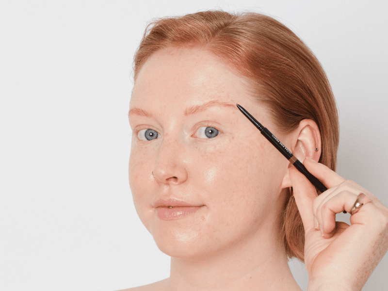 2 Easy Ways for Redheads to Reshape Eyebrows